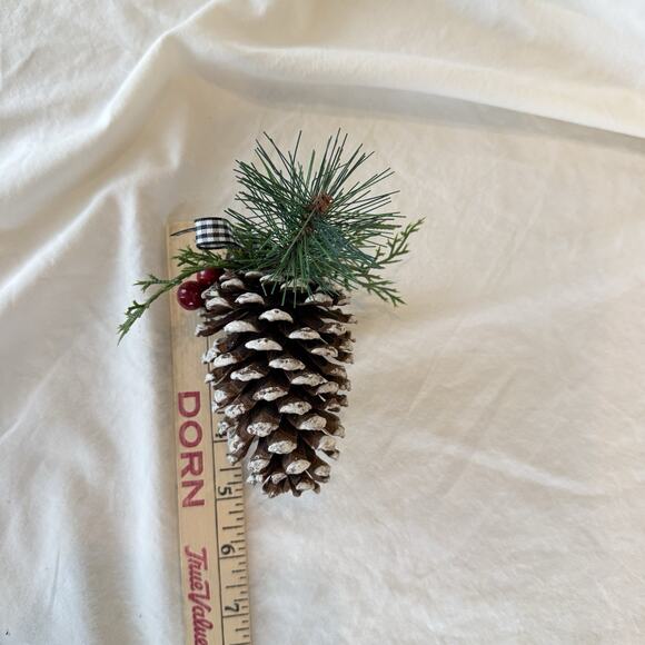 9 -5” Christmas Plastic Pinecones Ornaments Frosted Greenery Berry Ribbon EUC - Picture 4 of 4
